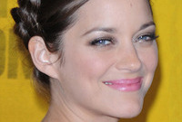 Marion-cotillards-makeup-for-dark-hair-fair-skin-and-blue-eyes-side